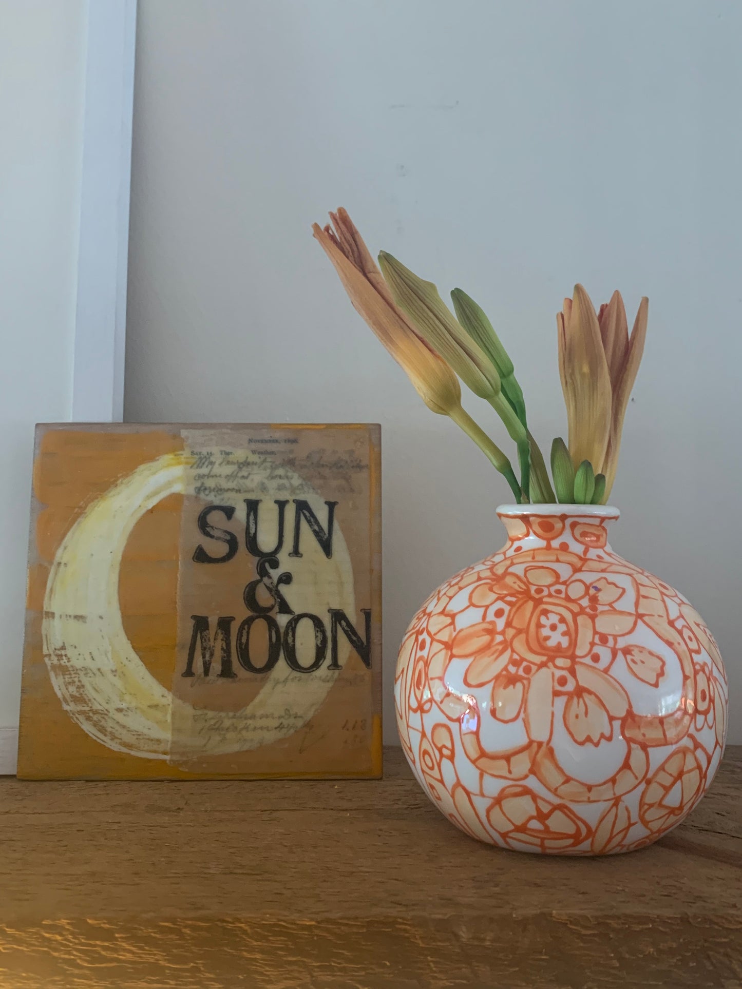 Globe bud vase